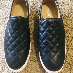 Black quilted slide women size 11
